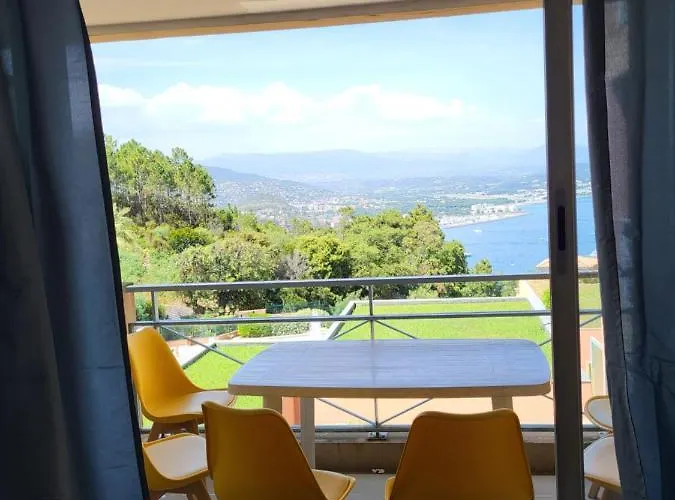 Vue Mer Et Esterel Sur La Baie De Cannes